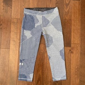 Under Armour capri leggings in blue print, XS